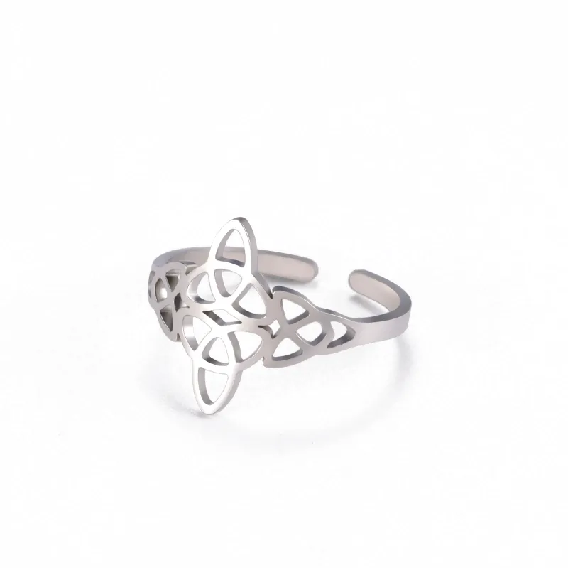 Witch’s Knot Triquetra Ring